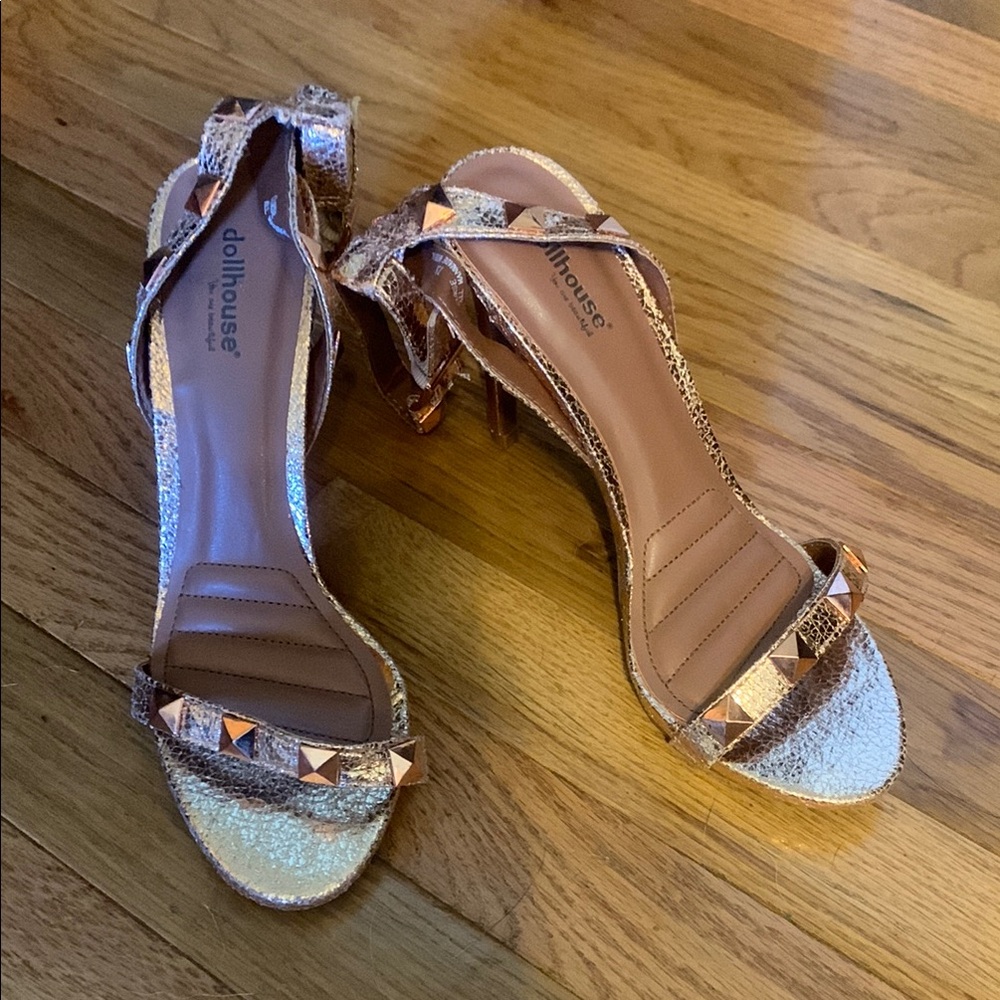Dollhouse Women's Tan and Gold Studded Heels summer formal ready new